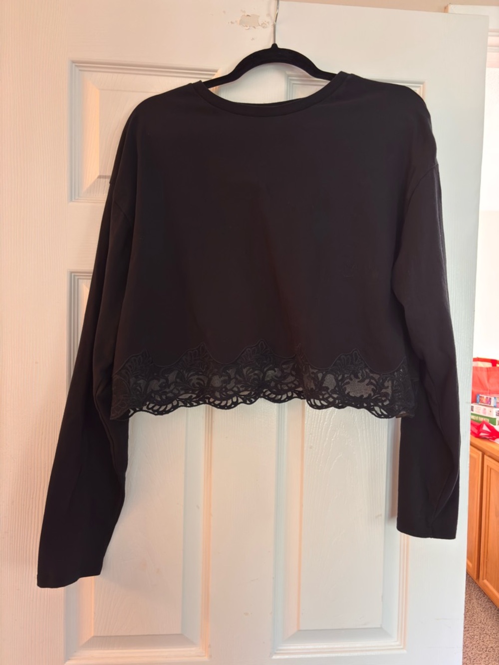 Black Lace-Trim Cropped Long Sleeve Top